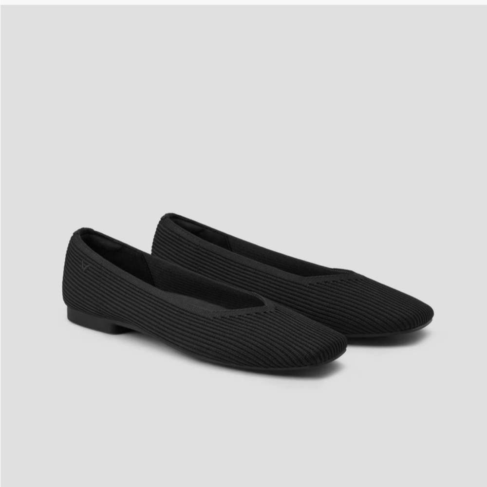 Vivaia Square Toe V-Cut Flats in Black, Size 39